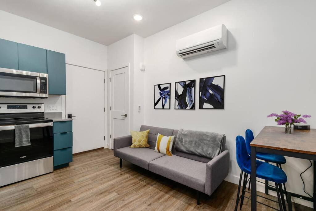 Oasis With Pool Table! Stylish Stay, Pets Allowed! Appartement Columbus