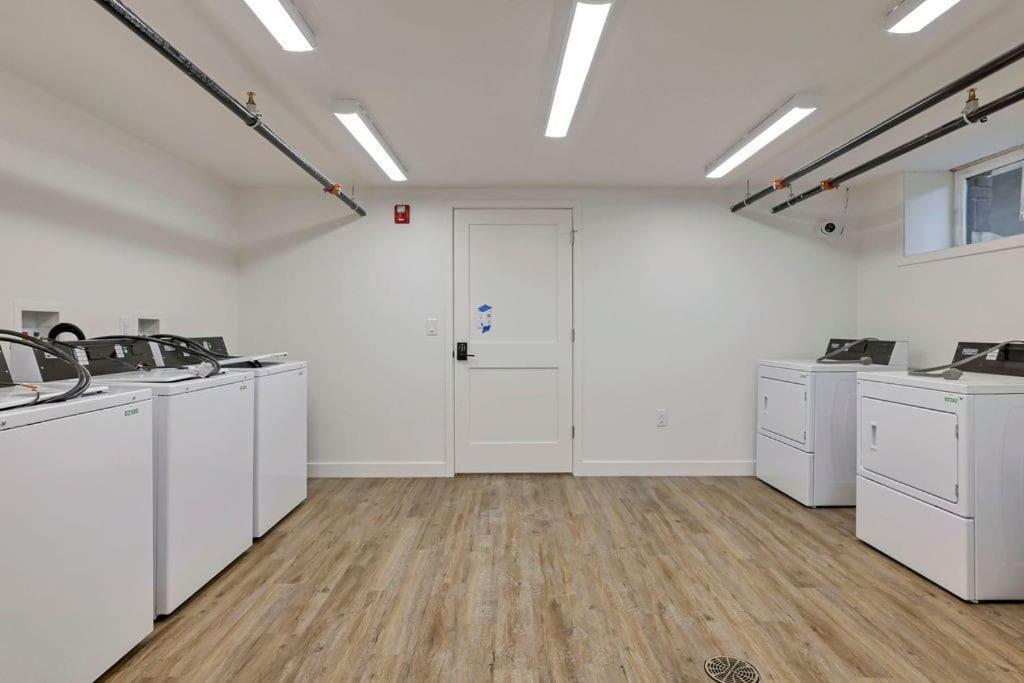 Oasis With Pool Table! Stylish Stay, Pets Allowed! Appartement